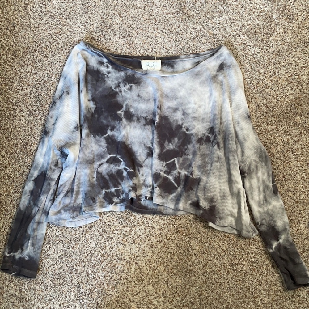 Off shoulder long sleeve crop top